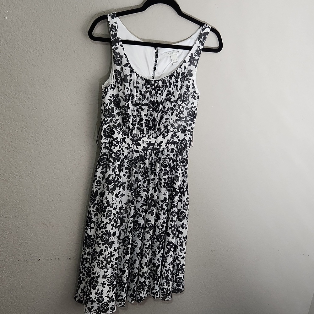 White House Black Market Dress Size 4 Floral Rose